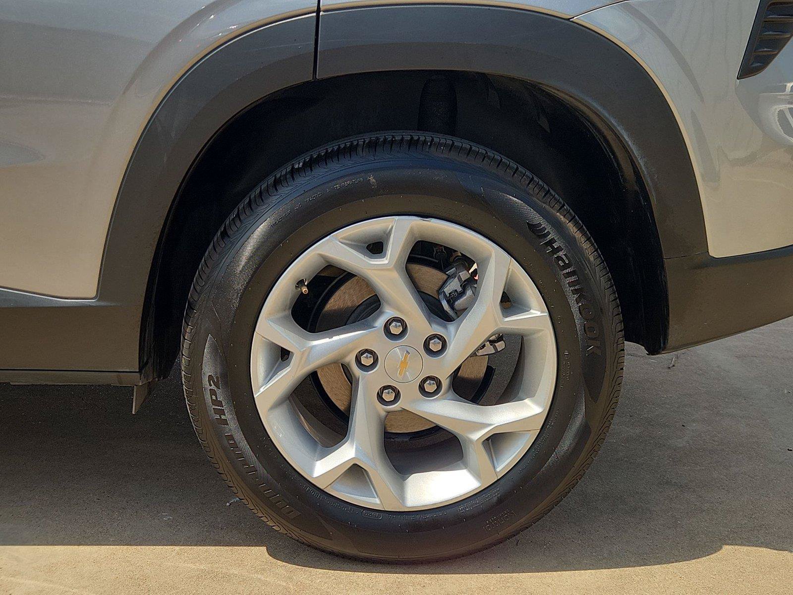 Used 2024 Chevrolet Trax LS w/ LS Convenience Package FWD image 29
