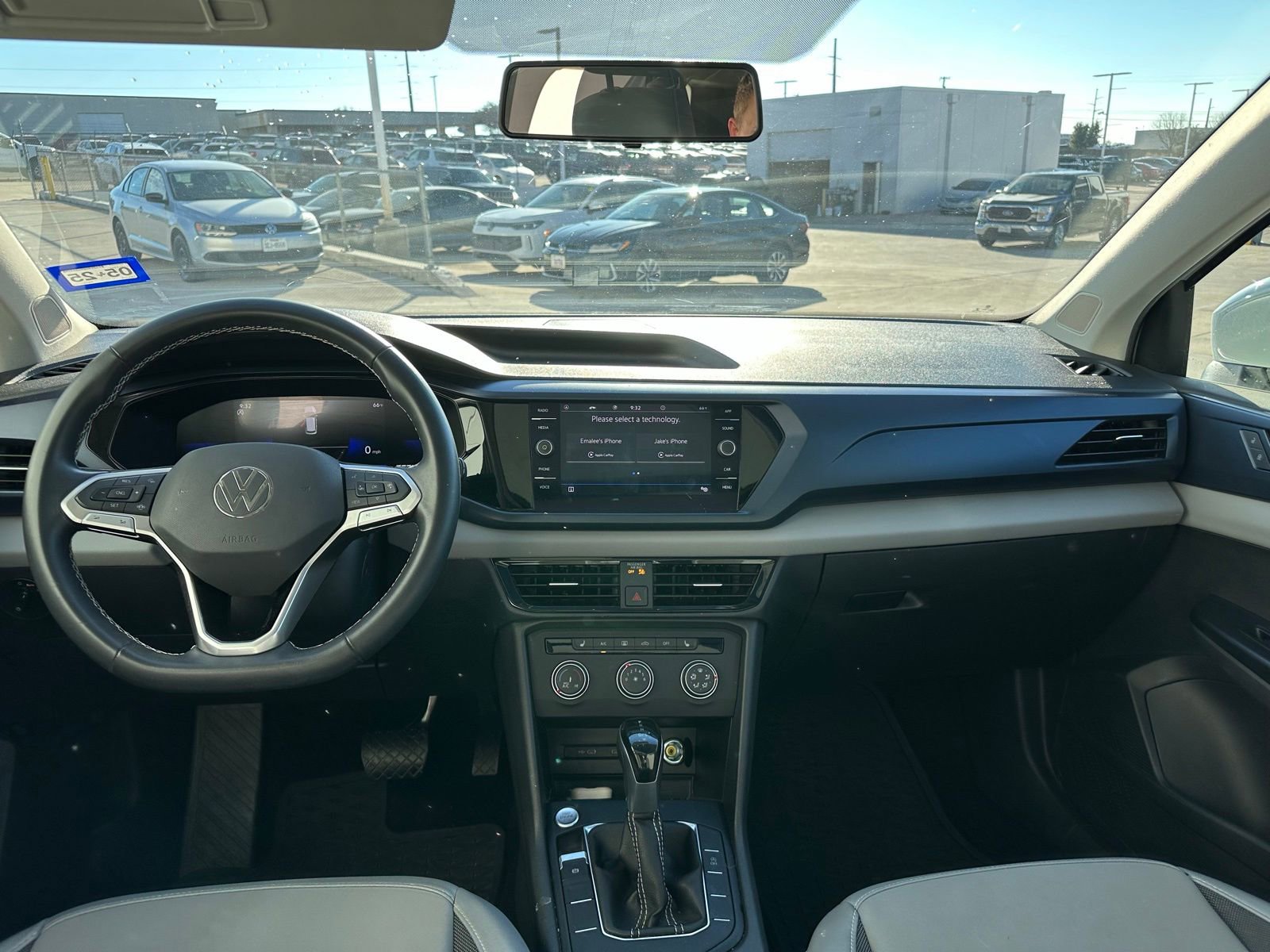 Used 2022 Volkswagen Taos SE w/ Panoramic Sunroof Package image 10