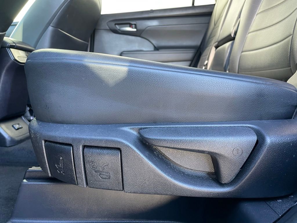 Used 2022 Toyota Highlander XLE image 40