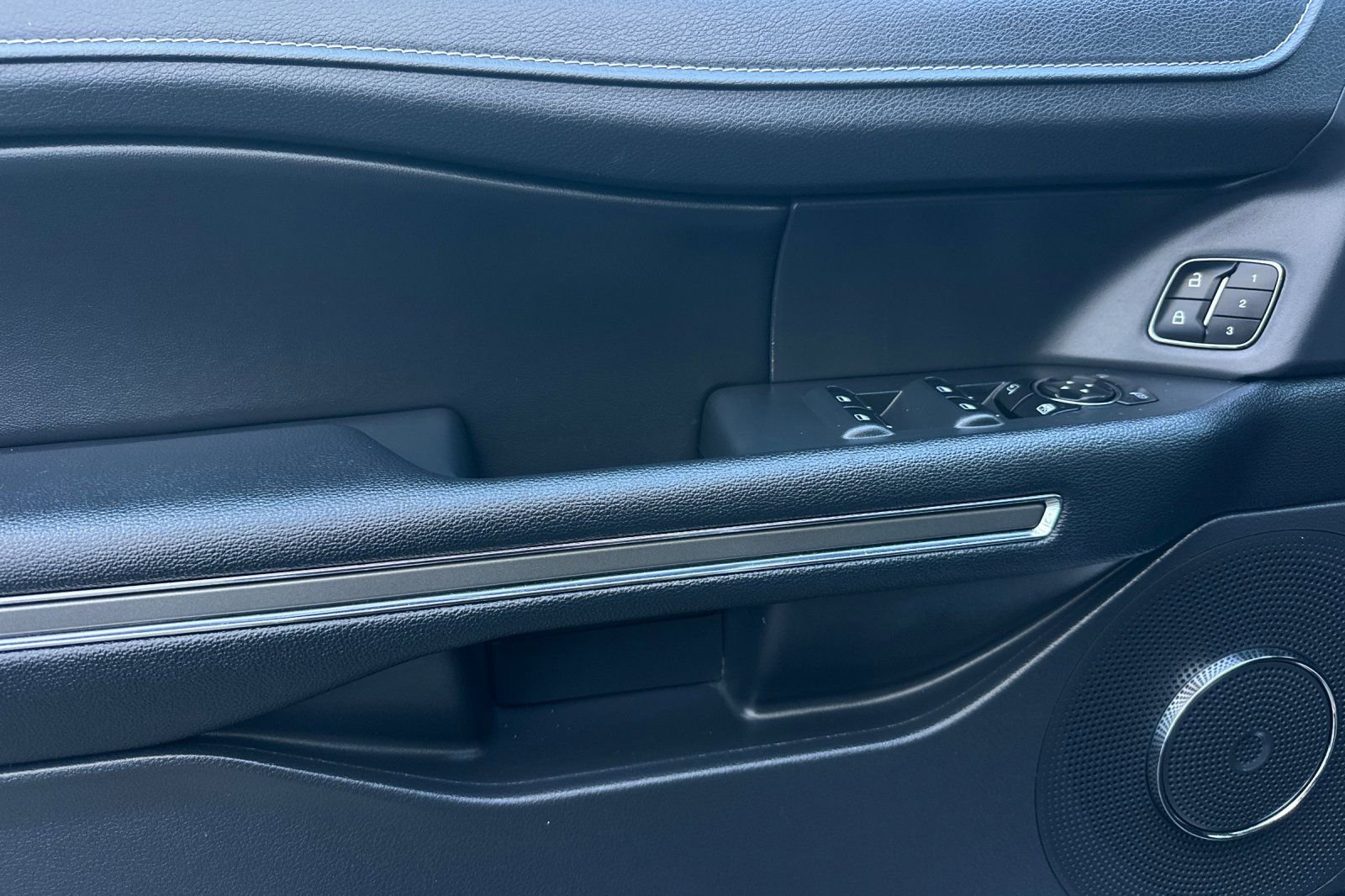 Certified 2024 Ford Expedition Max XLT image 10