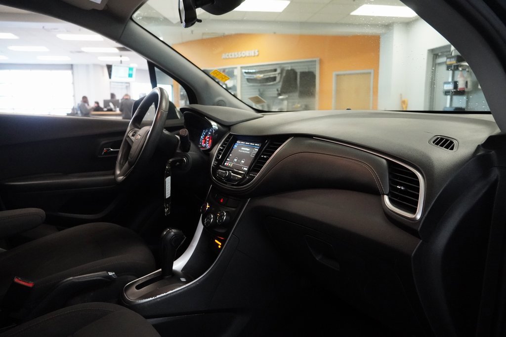 Used 2022 Chevrolet Trax LS w/ Tint and Cruise Package image 26