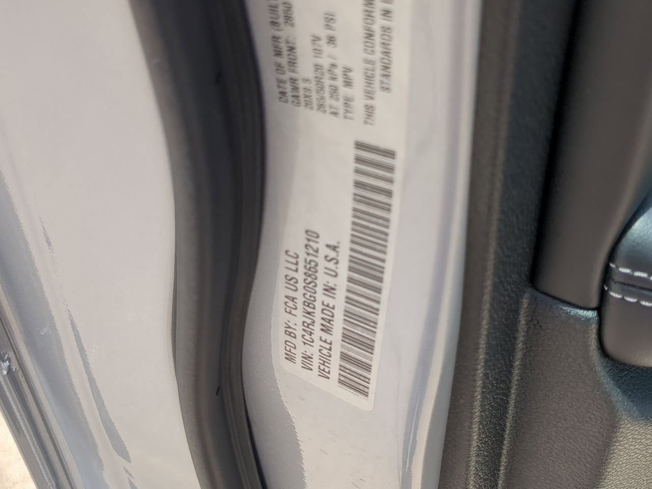 Used 2025 Jeep Grand Cherokee L Limited w/ Black Appearance Package image 34