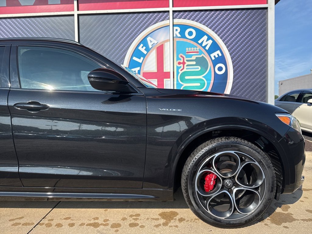Used 2022 Alfa Romeo Stelvio Veloce image 4