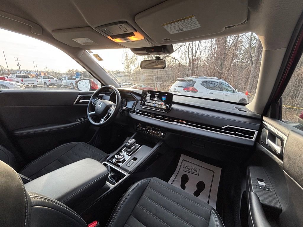 Used 2024 Mitsubishi Outlander SE image 15
