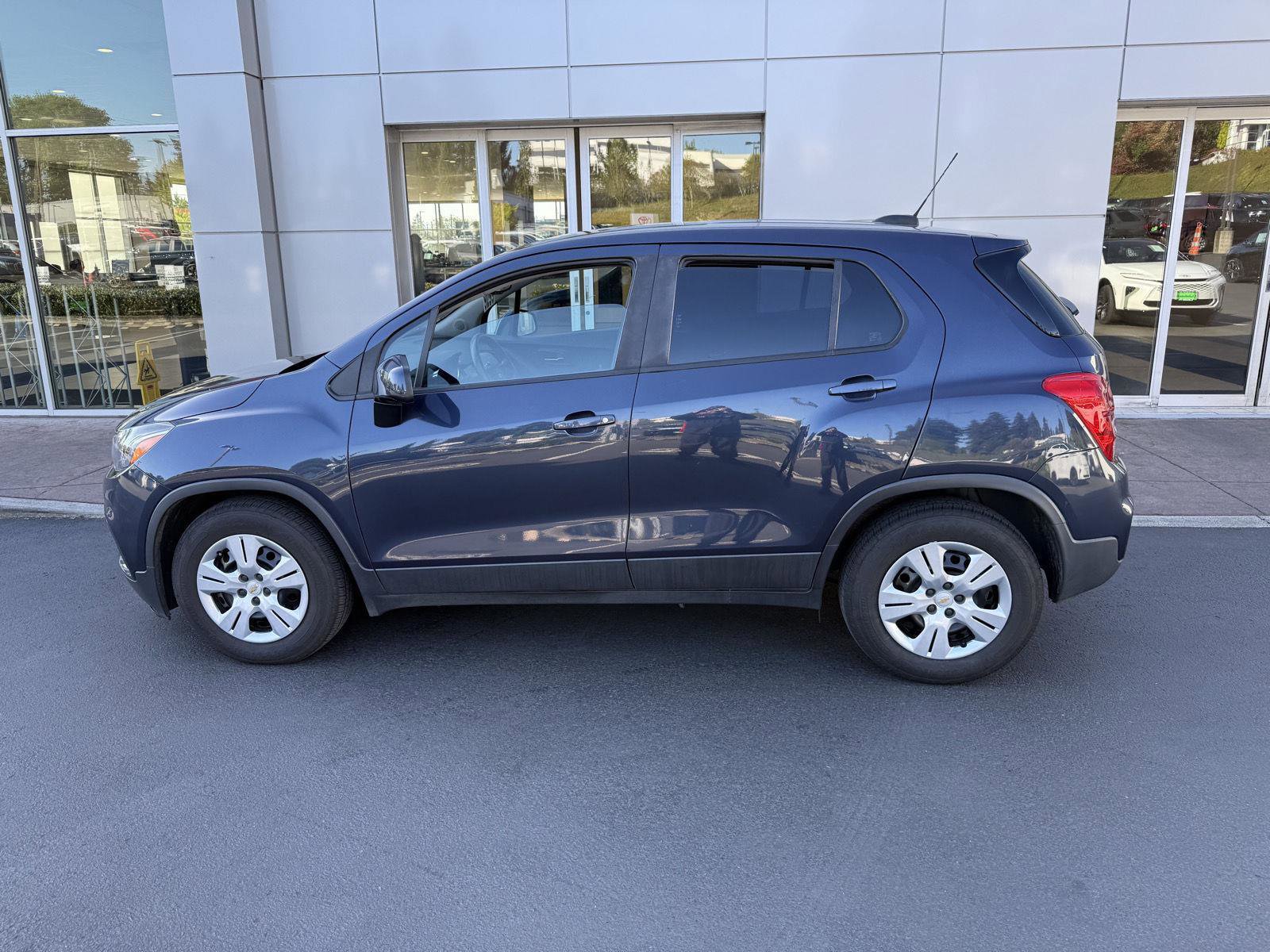 Used 2018 Chevrolet Trax LS w/ LPO, Cargo Package FWD image 2