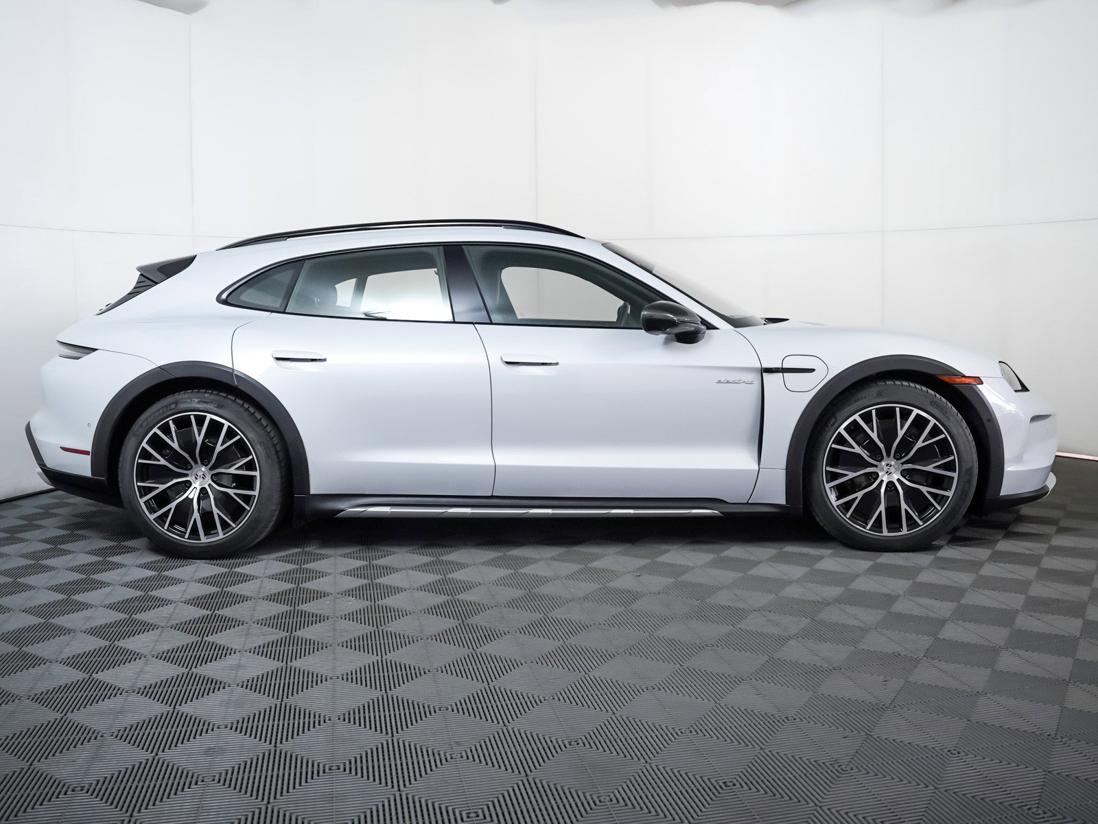 Certified 2025 Porsche Taycan 4 Cross Turismo image 9