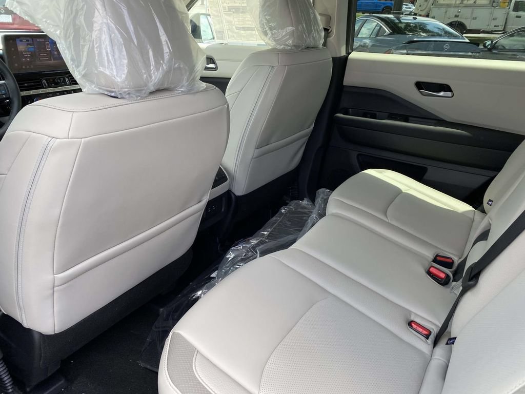 New 2026 Nissan Pathfinder SL FWD image 10