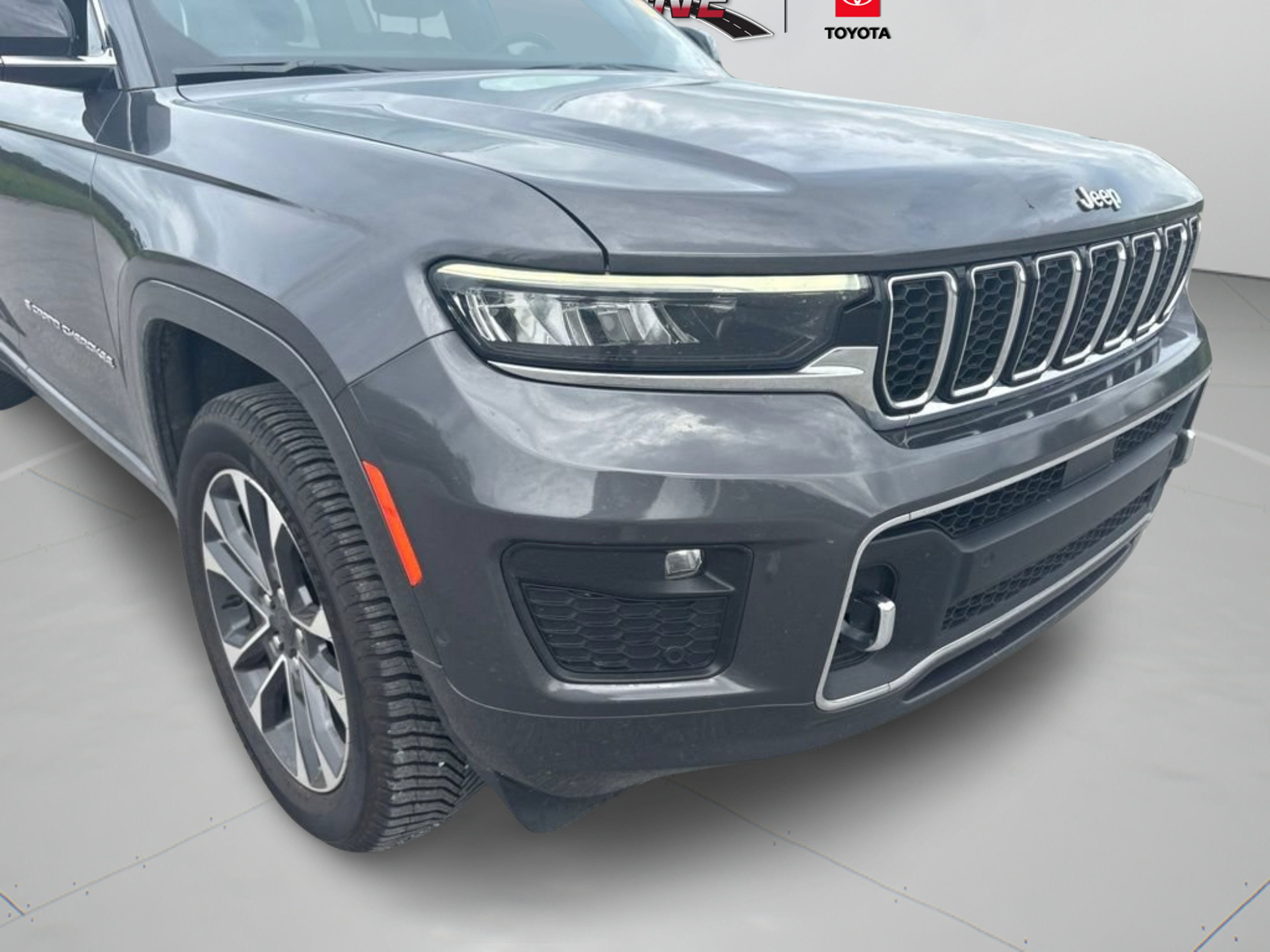 Used 2023 Jeep Grand Cherokee L Overland w/ Trailer Tow Group (B) RWD image 33