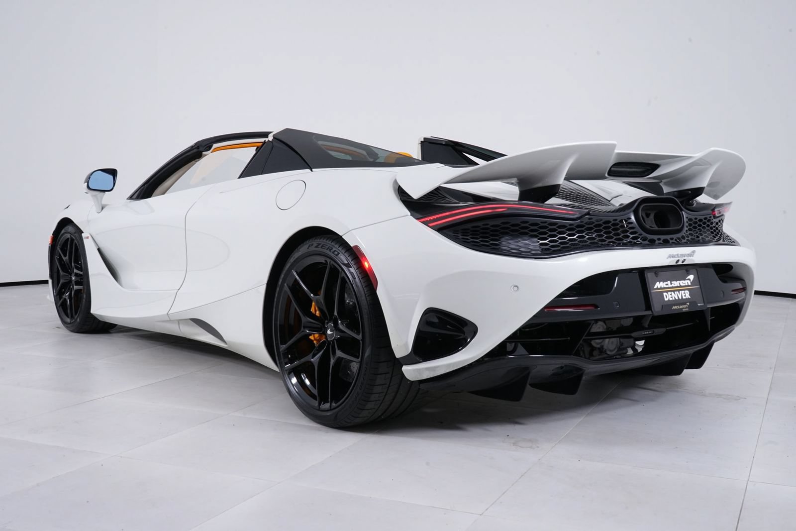 Used 2024 McLaren 750S Spider RWD image 18