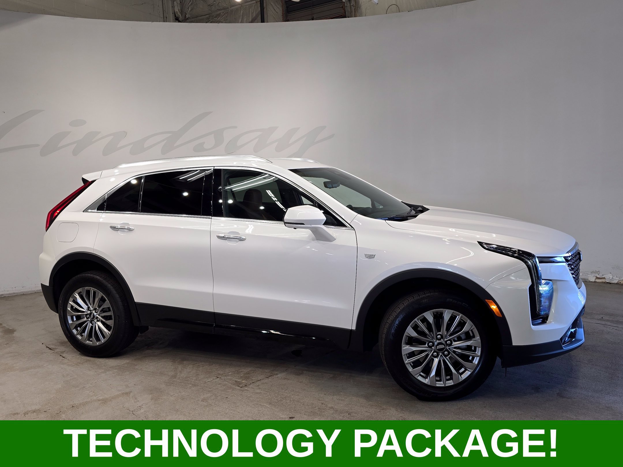 Used 2025 Cadillac XT4 Premium Luxury w/ Technology Package AWD/4WD image 3