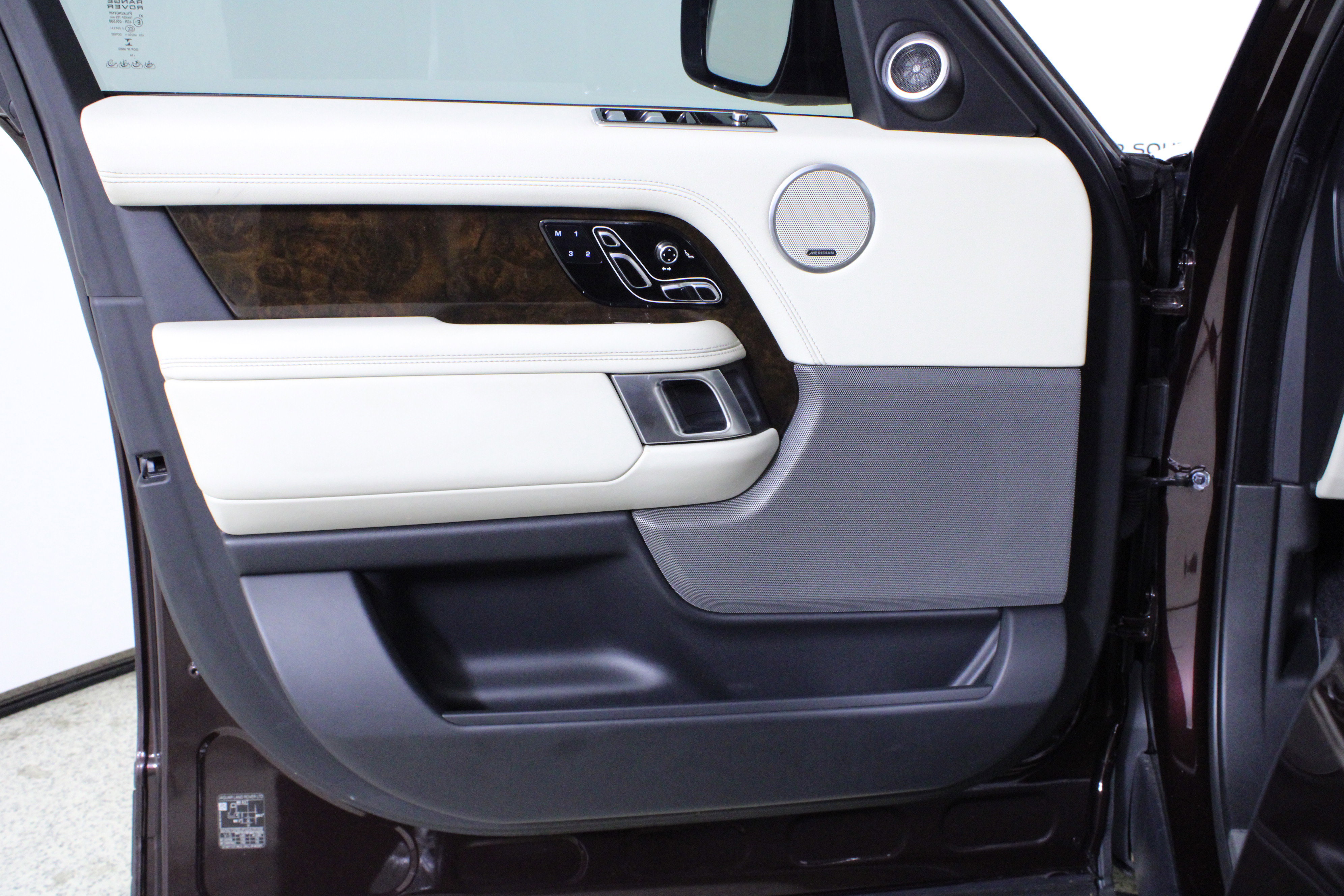 Used 2019 Land Rover Range Rover HSE image 21