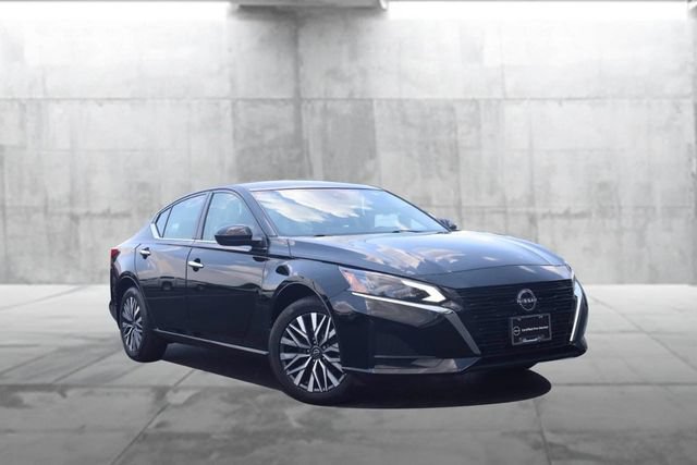 Certified 2023 Nissan Altima 2.5 SV w/ SV Premium Package AWD/4WD image 2