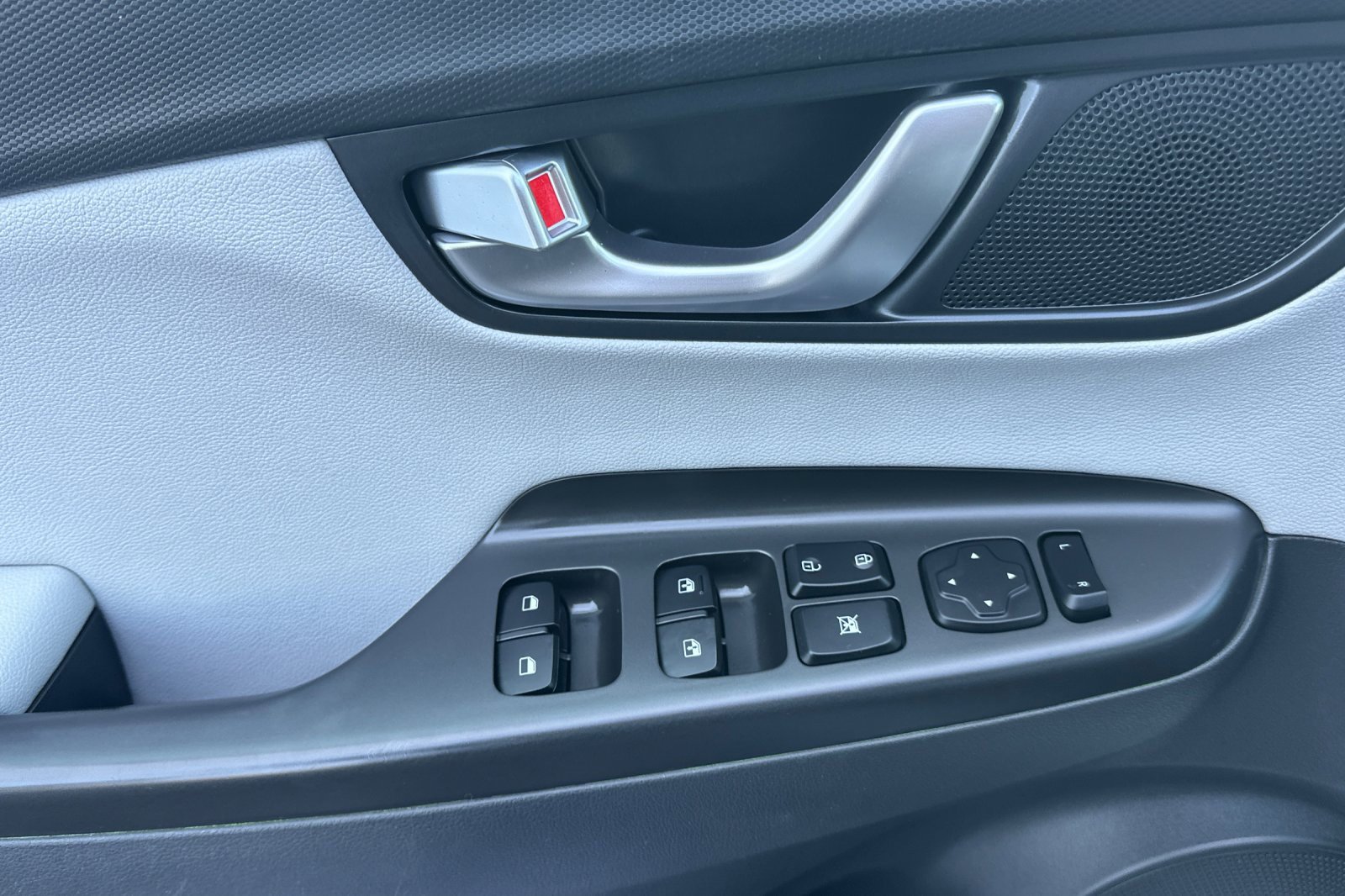 Used 2023 Hyundai Kona Limited w/ Cargo Package image 10