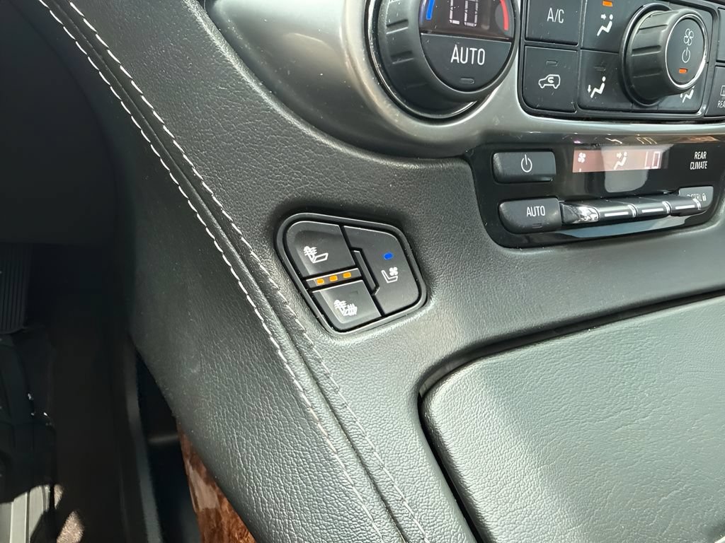 Used 2018 Chevrolet Suburban Premier AWD/4WD image 27