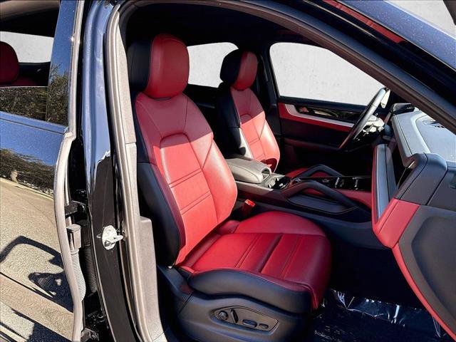 Used 2024 Porsche Cayenne Coupe AWD/4WD image 9