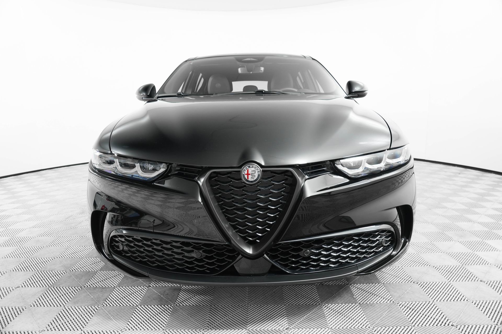New 2025 Alfa Romeo Tonale w/ Premium Package image 4