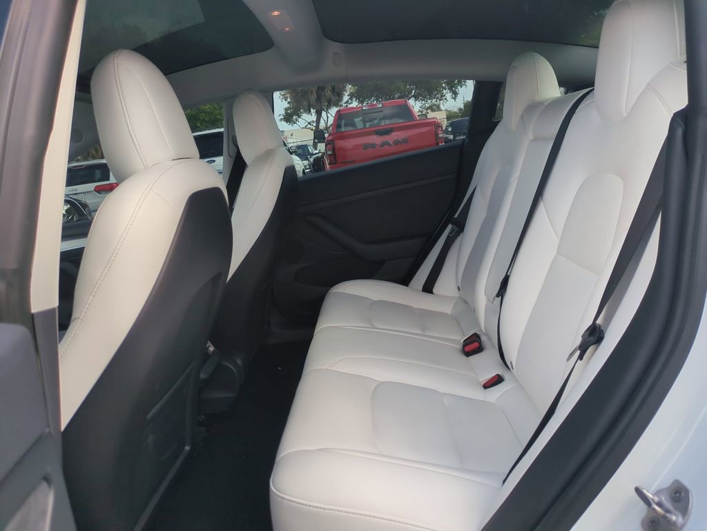 Used 2021 Tesla Model 3 Standard Range Plus image 14