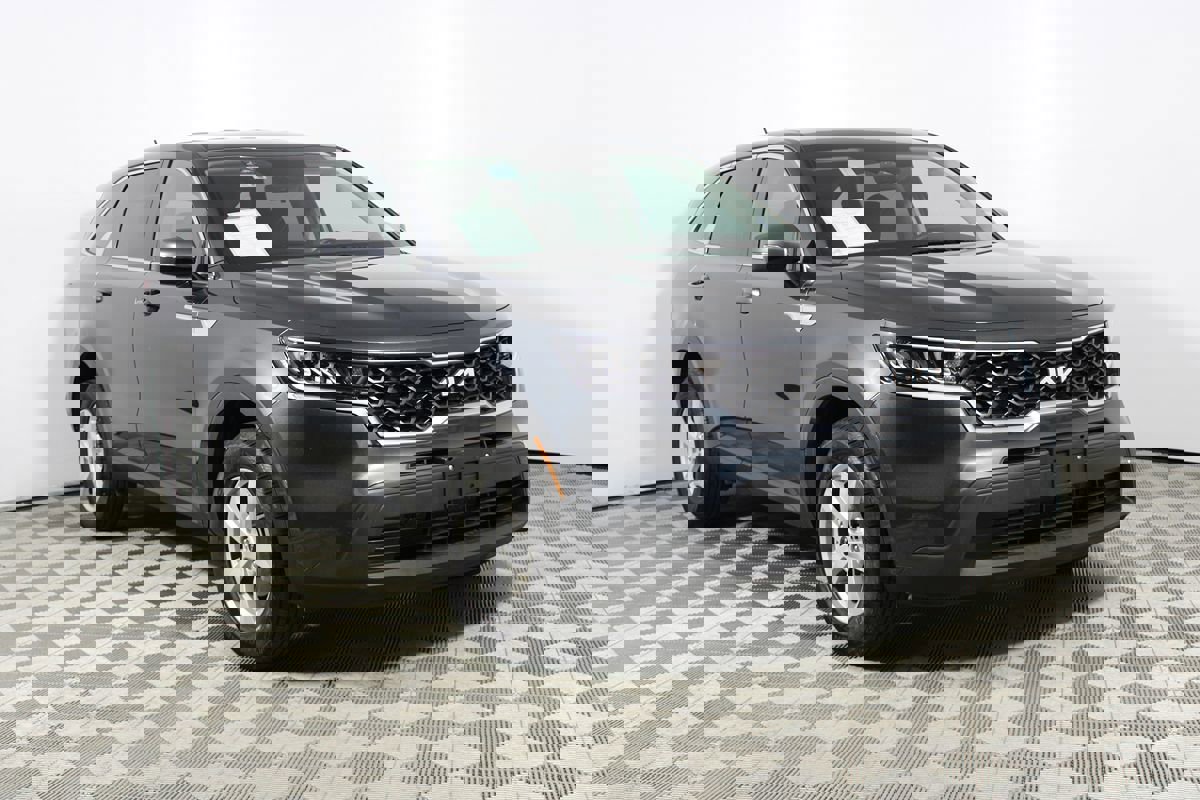 Used 2023 Kia Sorento LX image 17