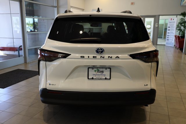 New 2025 Toyota Sienna LE image 4