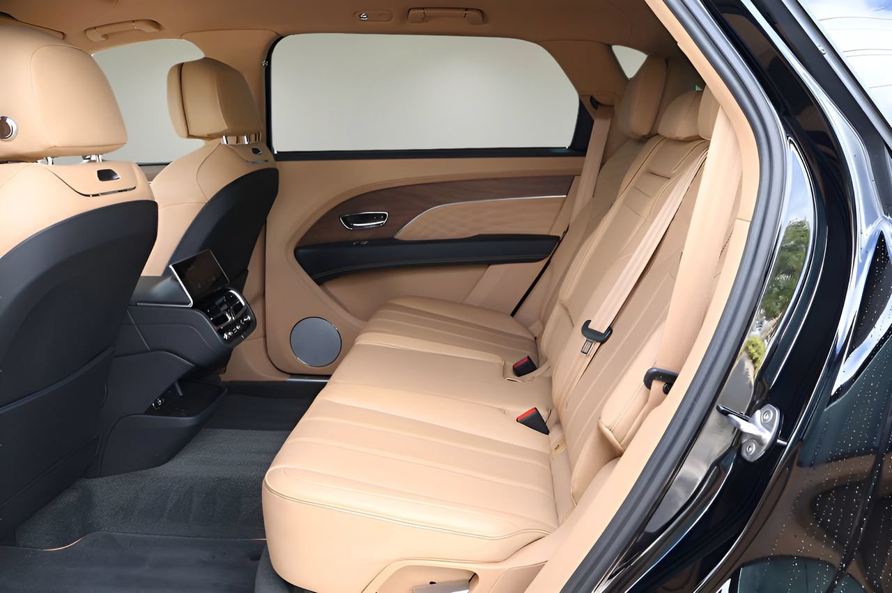 Certified 2024 Bentley Bentayga Extended Wheelbase AWD/4WD image 15
