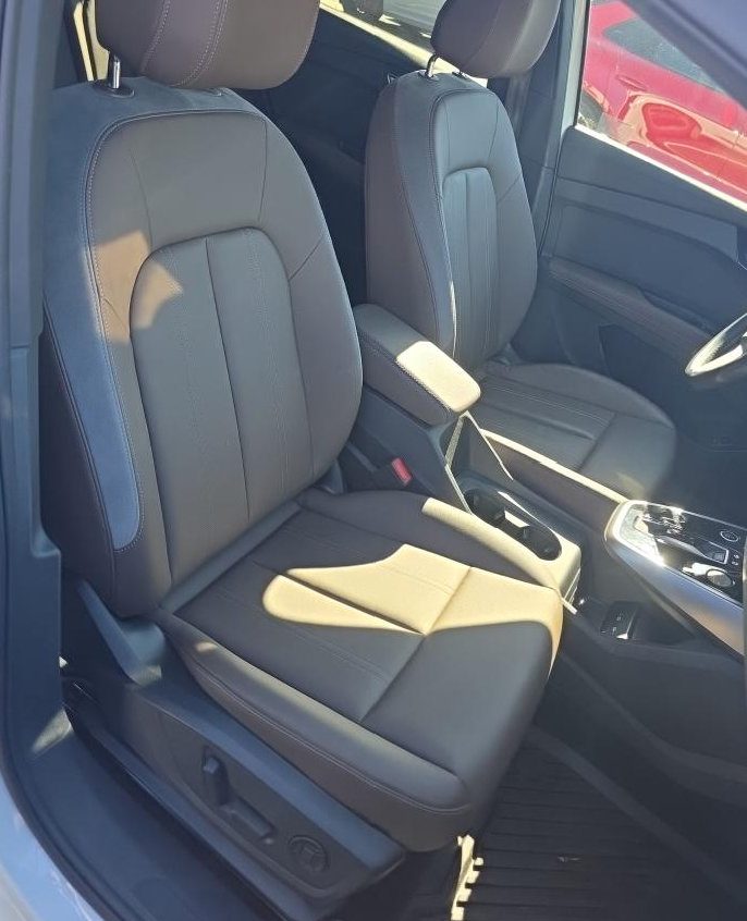 Used 2024 Audi Q4 e-tron Prestige AWD/4WD image 9