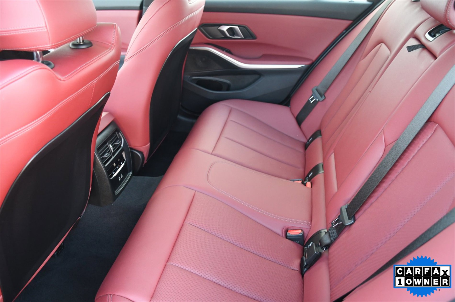 Used 2025 BMW 330i Sedan w/ Convenience Package image 9