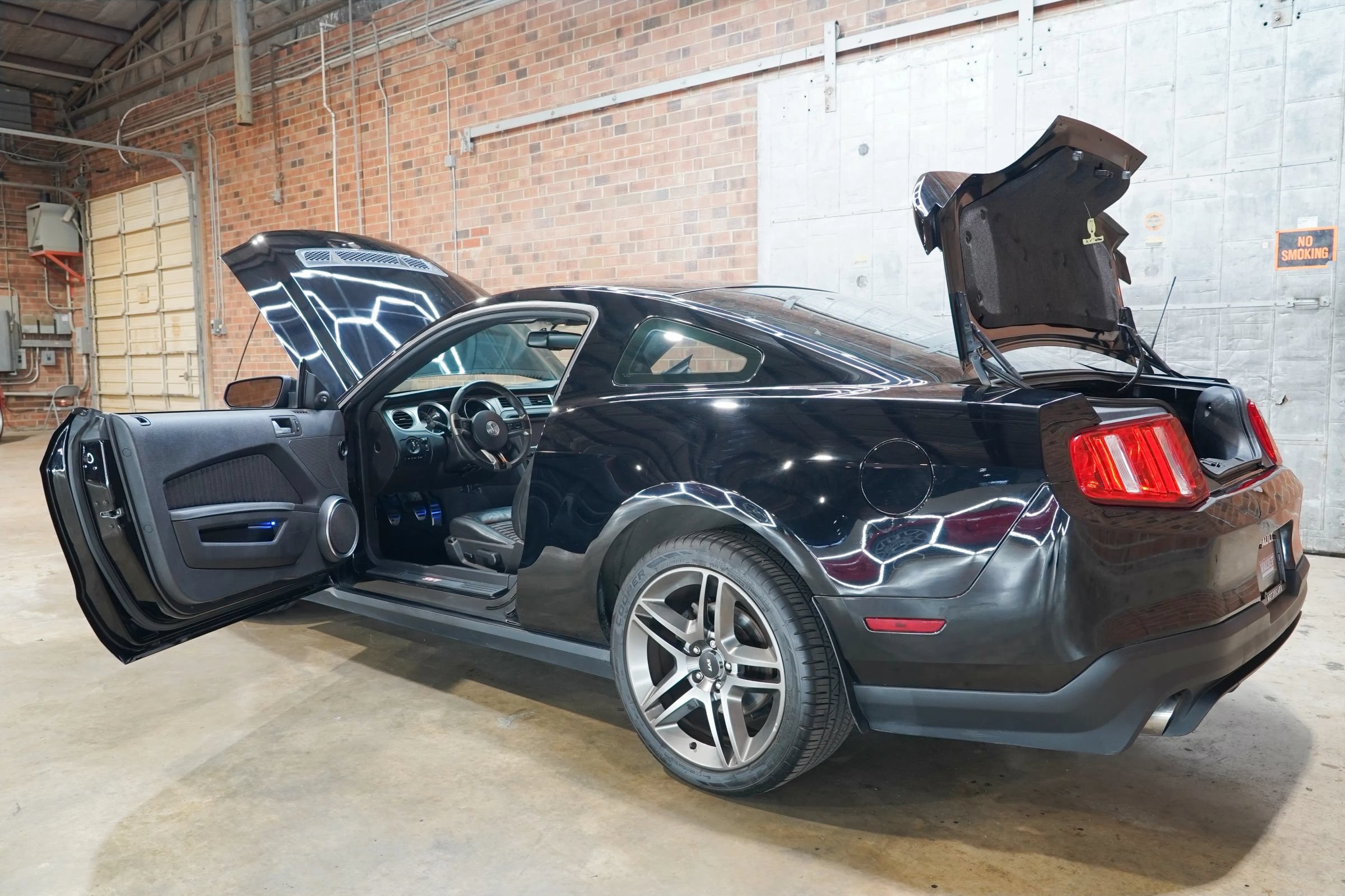 Used 2010 Ford Mustang Shelby GT500 RWD image 27