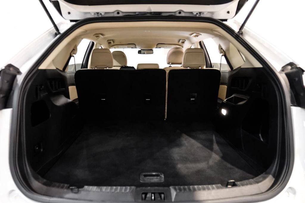 Used 2019 Ford Edge SE image 47