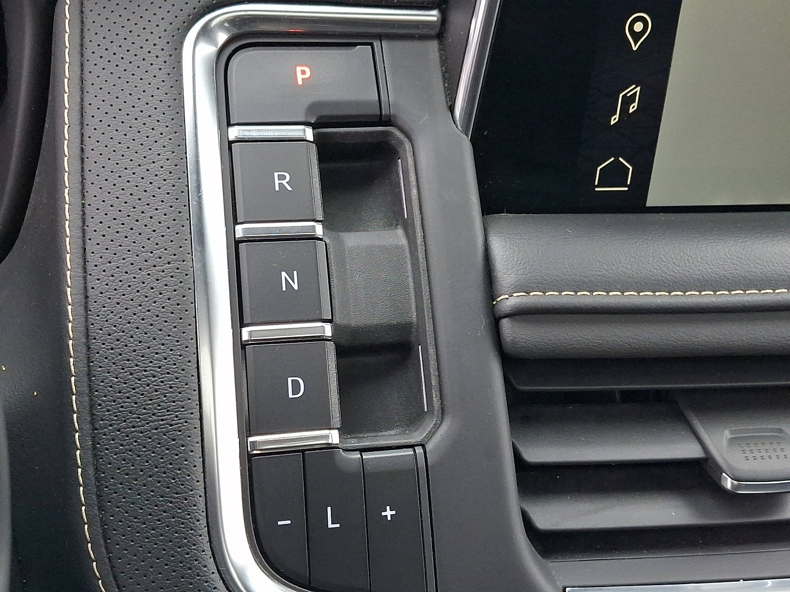 Certified 2023 GMC Yukon XL SLT w/ SLT Premium Package image 17