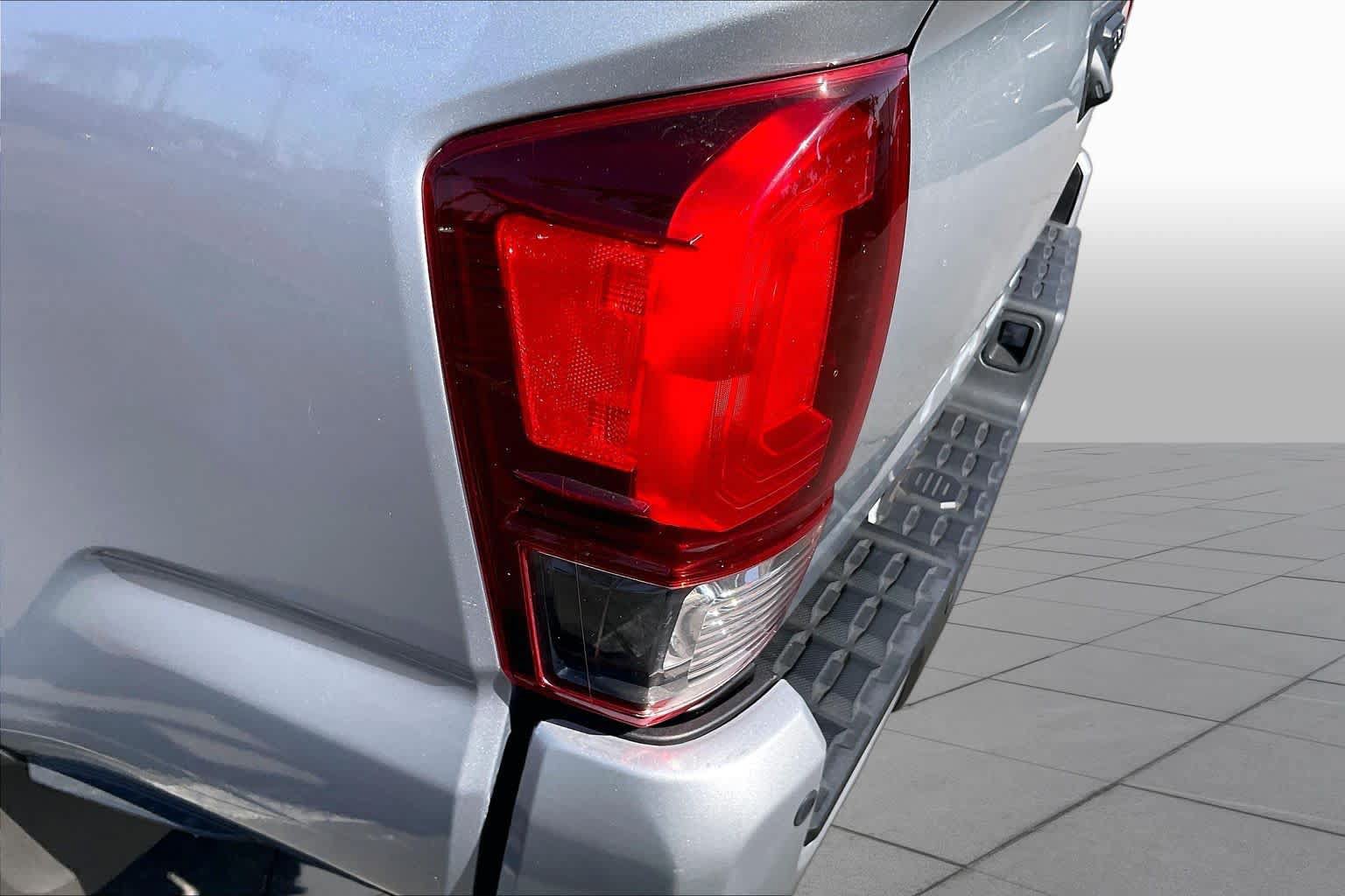 Used 2019 Toyota Tacoma TRD Off-Road AWD/4WD image 26