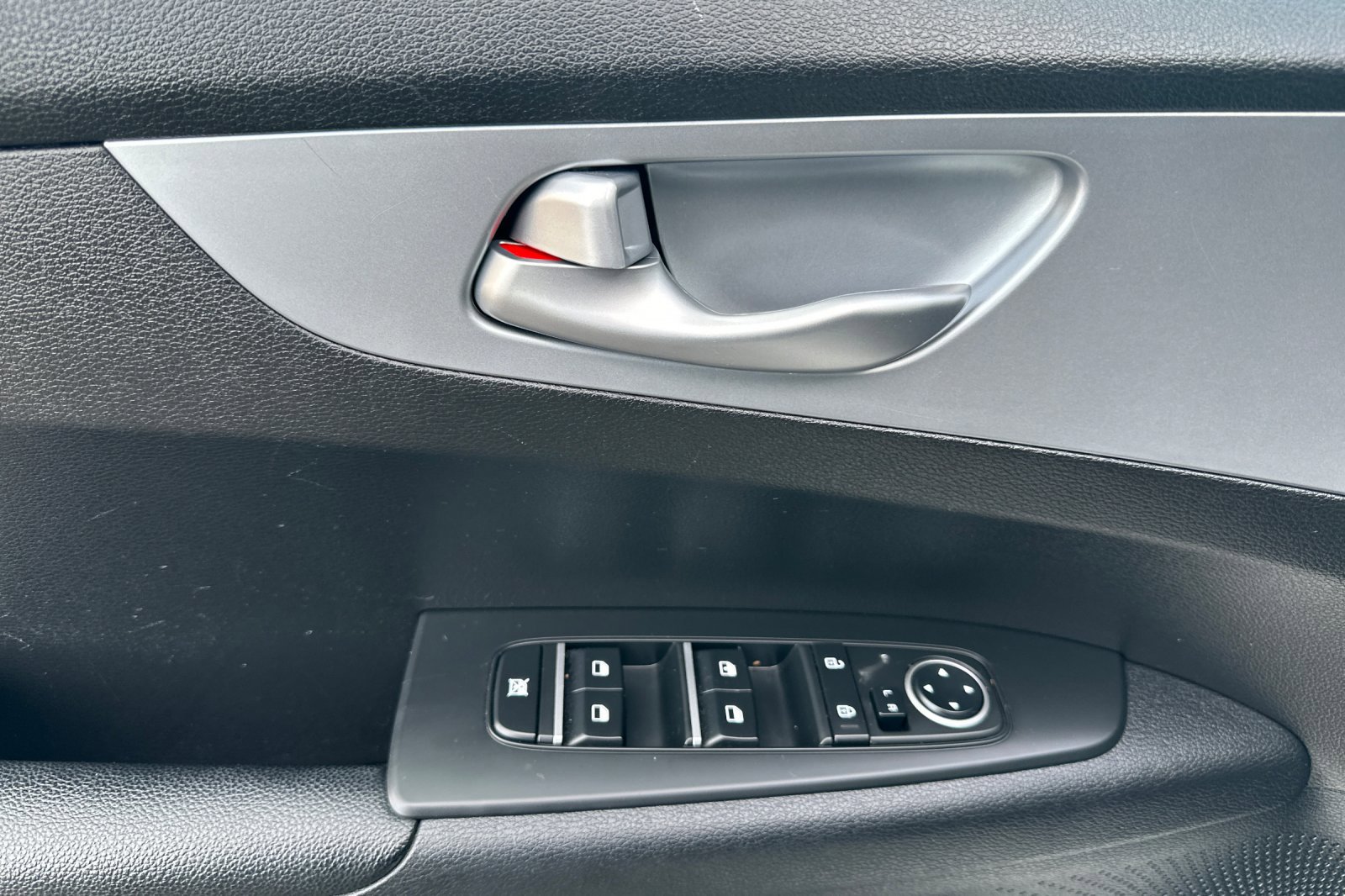 Used 2023 Kia Forte LXS image 12