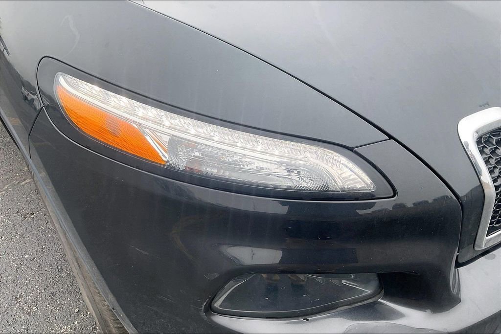 Used 2016 Jeep Cherokee Latitude w/ Safety/Convenience Group image 32