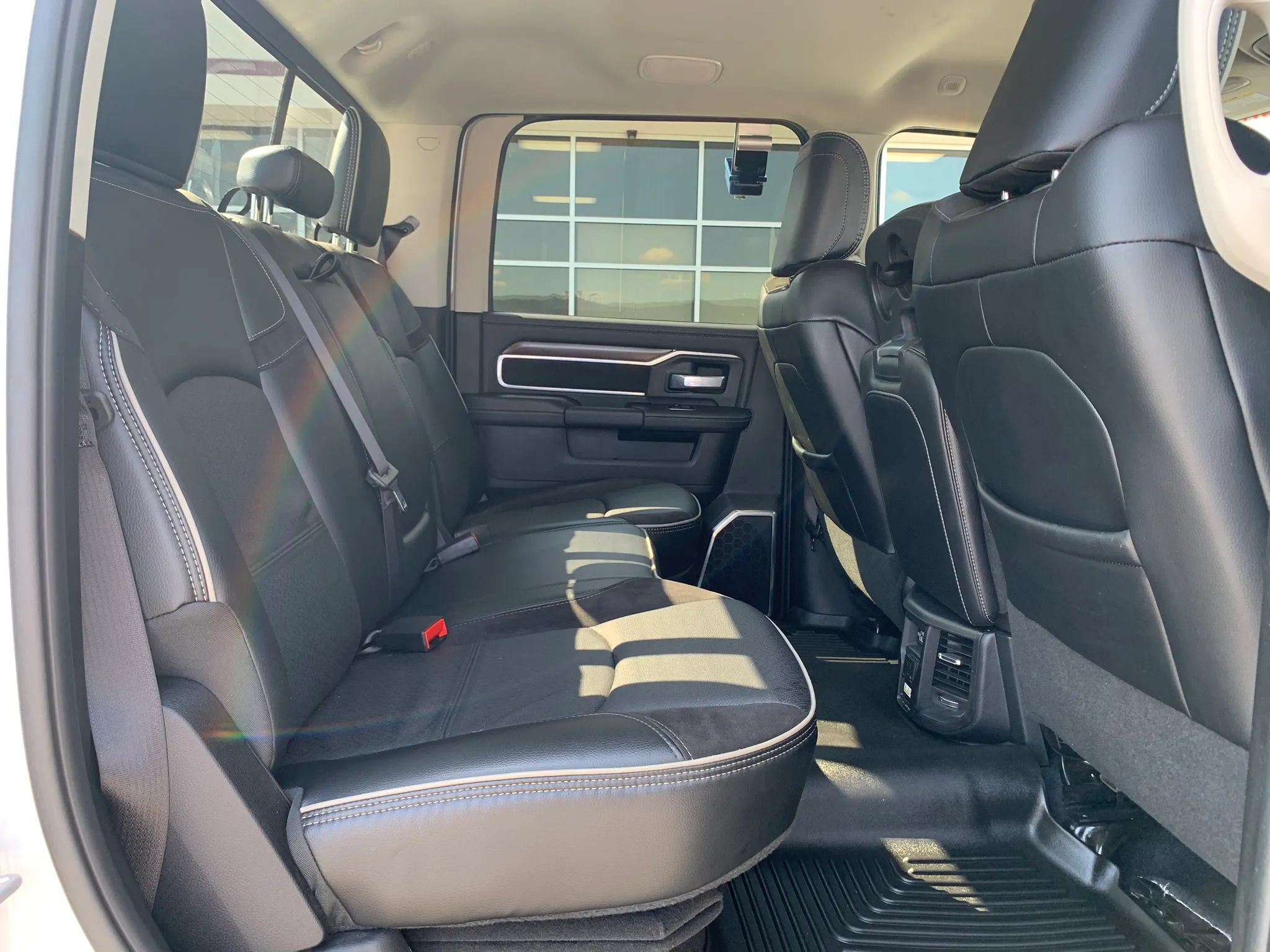 Used 2024 RAM 2500 Laramie AWD/4WD image 33