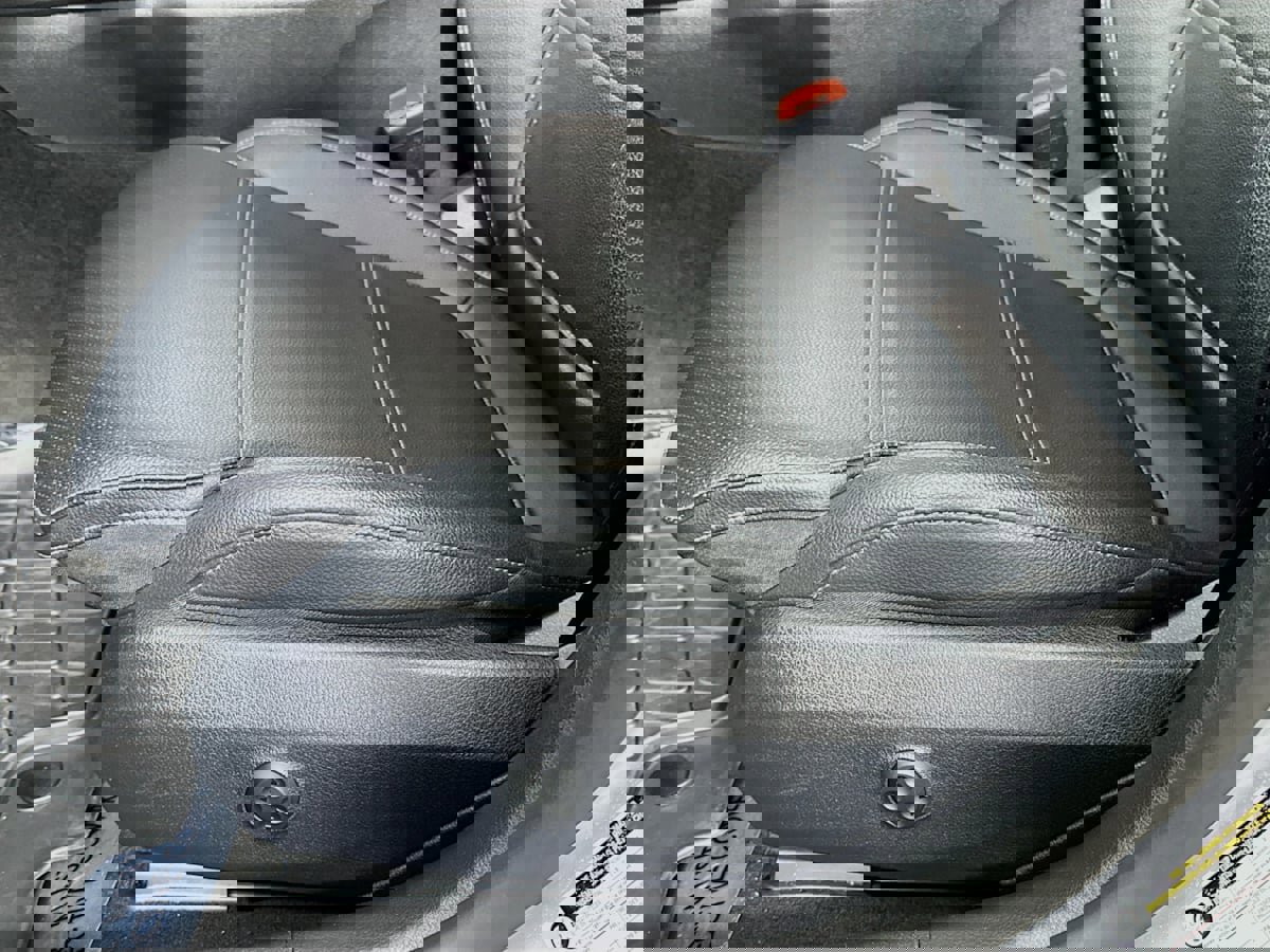 Used 2022 Mercedes-Benz C 300 4MATIC Sedan w/ Exclusive Trim Package image 25