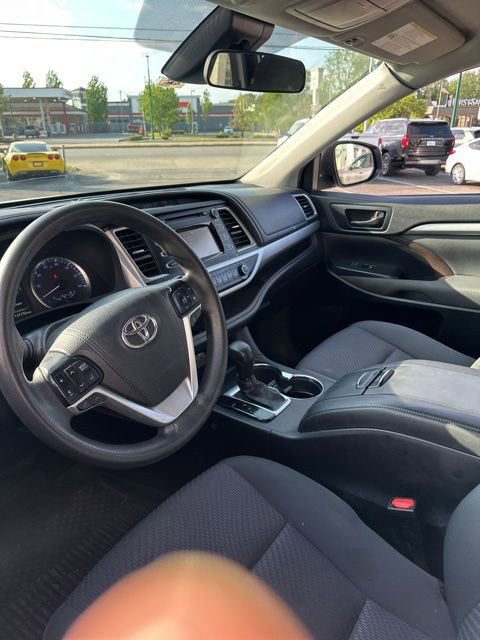 Used 2019 Toyota Highlander LE FWD image 19