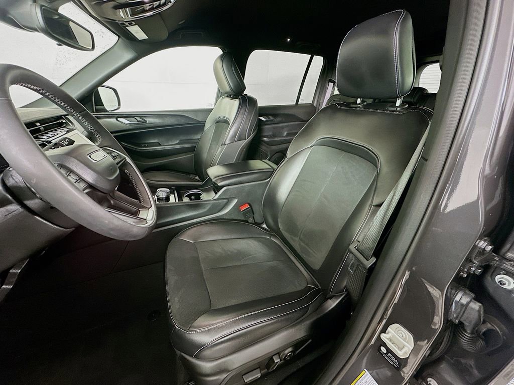 Certified 2024 Jeep Grand Cherokee Altitude image 29