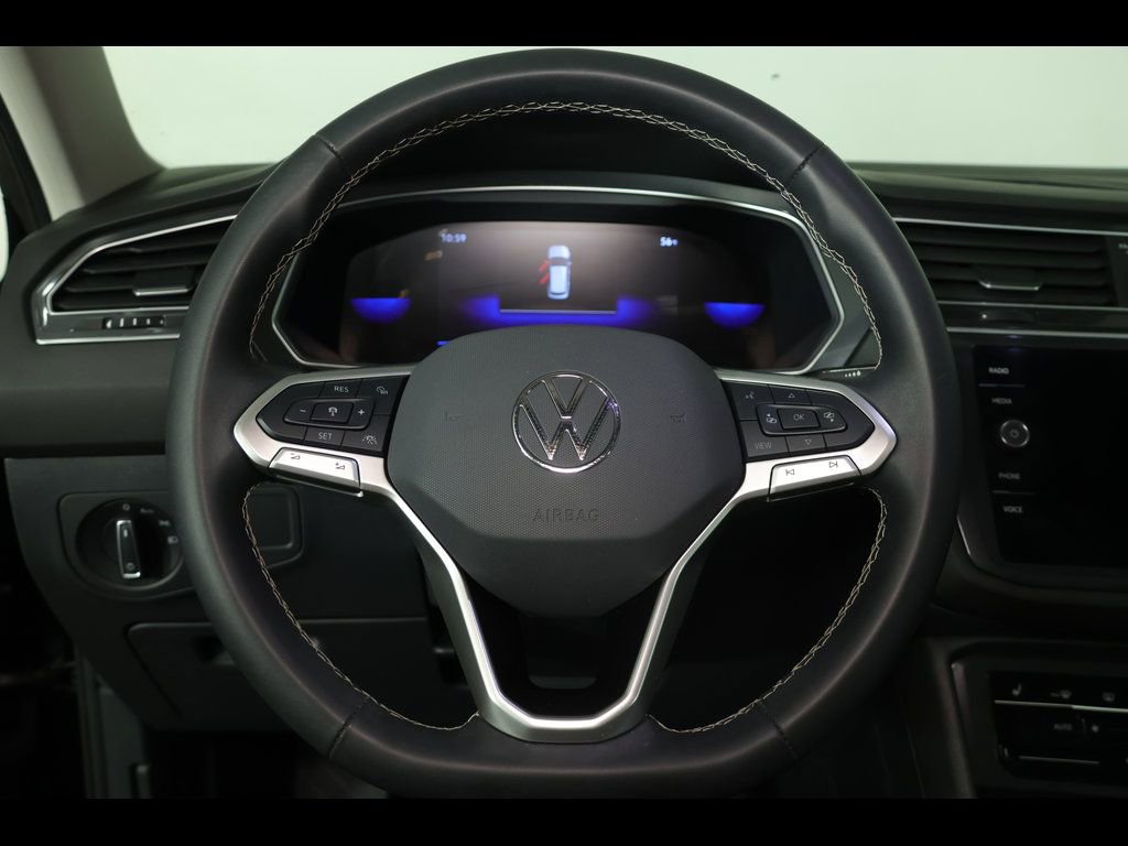 Used 2024 Volkswagen Tiguan SE FWD image 21
