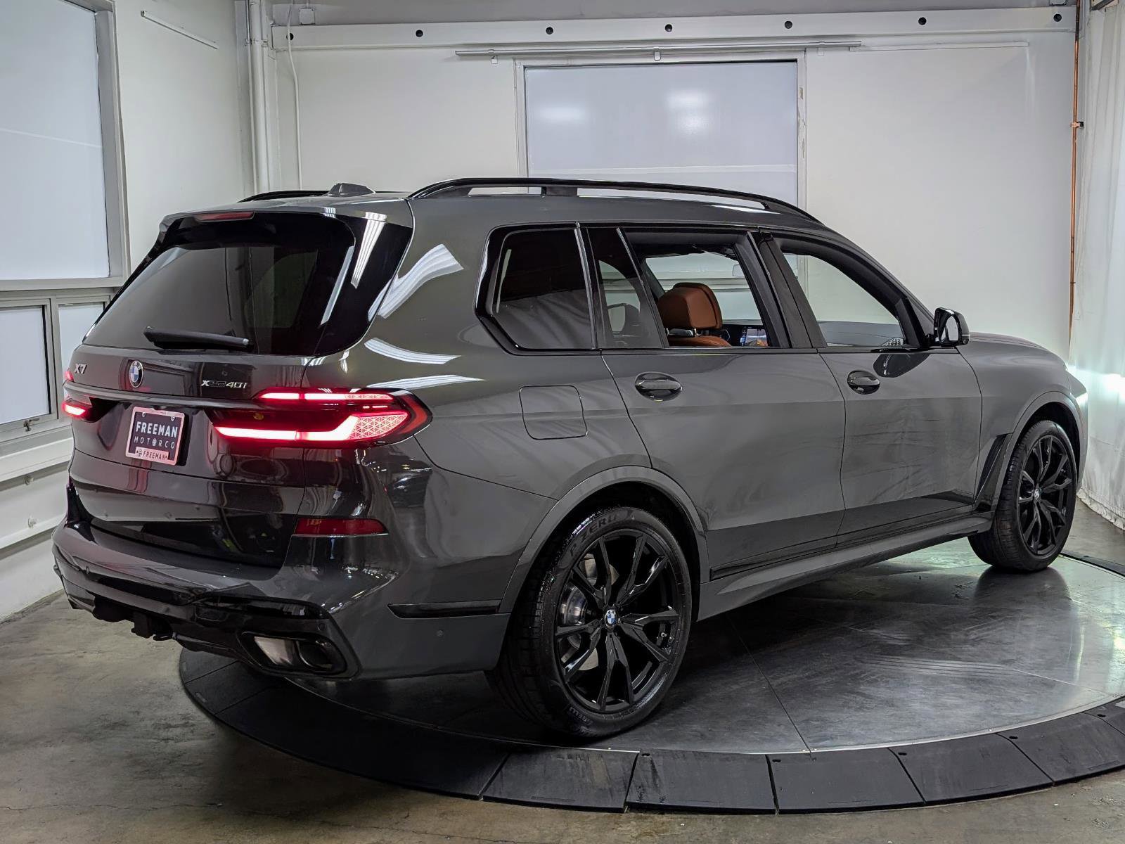 Used 2026 BMW X7 xDrive40i w/ Executive Package image 9