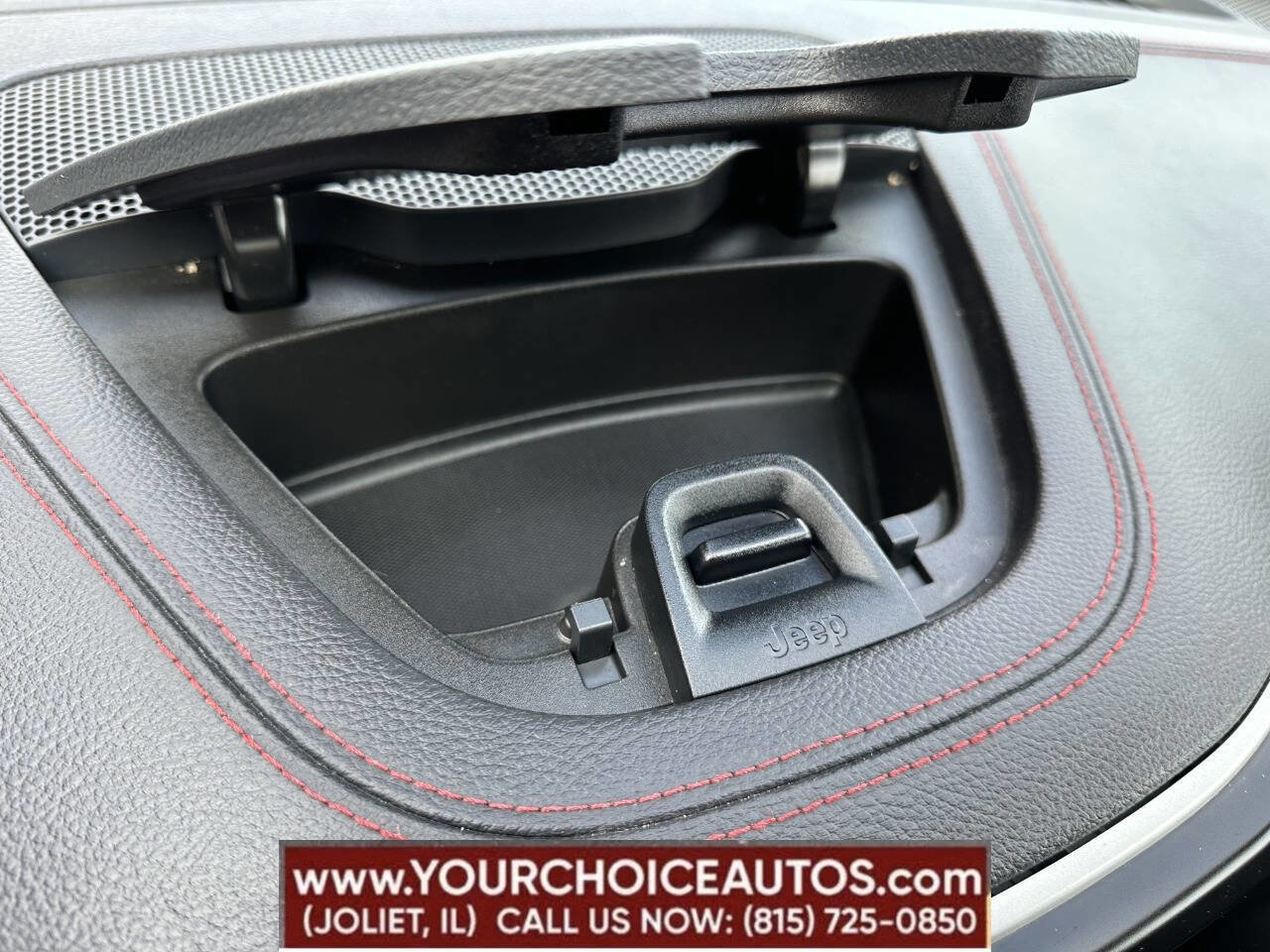 Used 2017 Jeep Cherokee Trailhawk w/ Cold Weather Group image 38