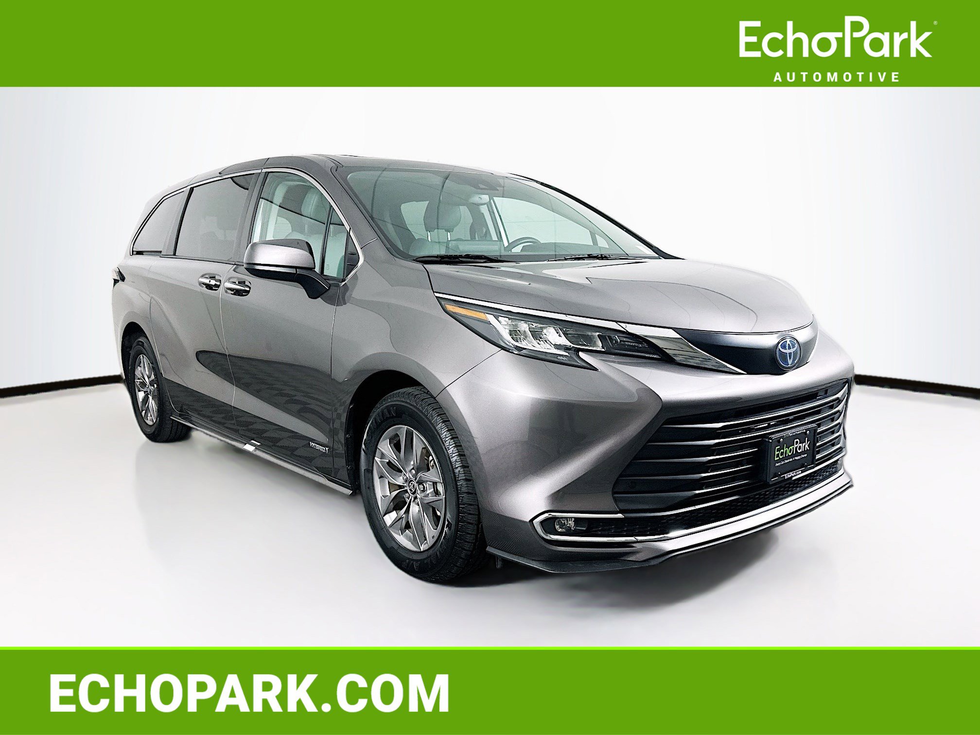 Used 2021 Toyota Sienna XLE image 1