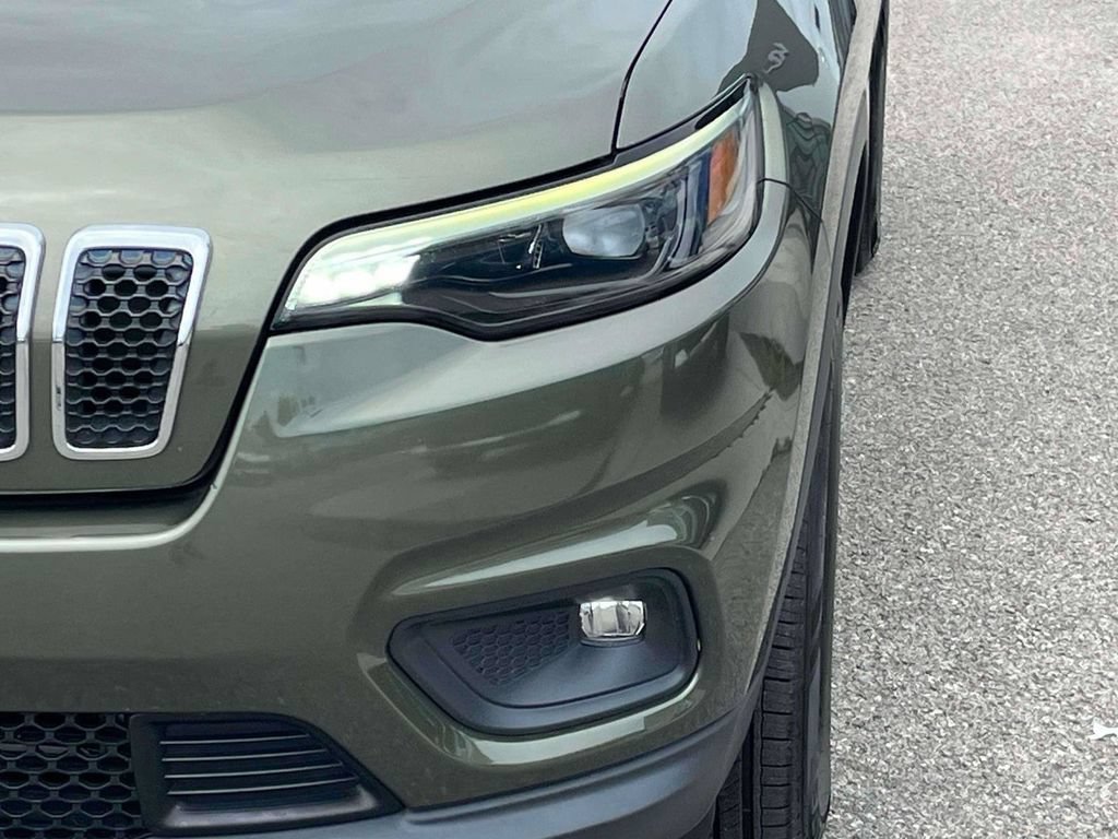 Used 2019 Jeep Cherokee Latitude w/ Popular Appearance Group AWD/4WD image 32