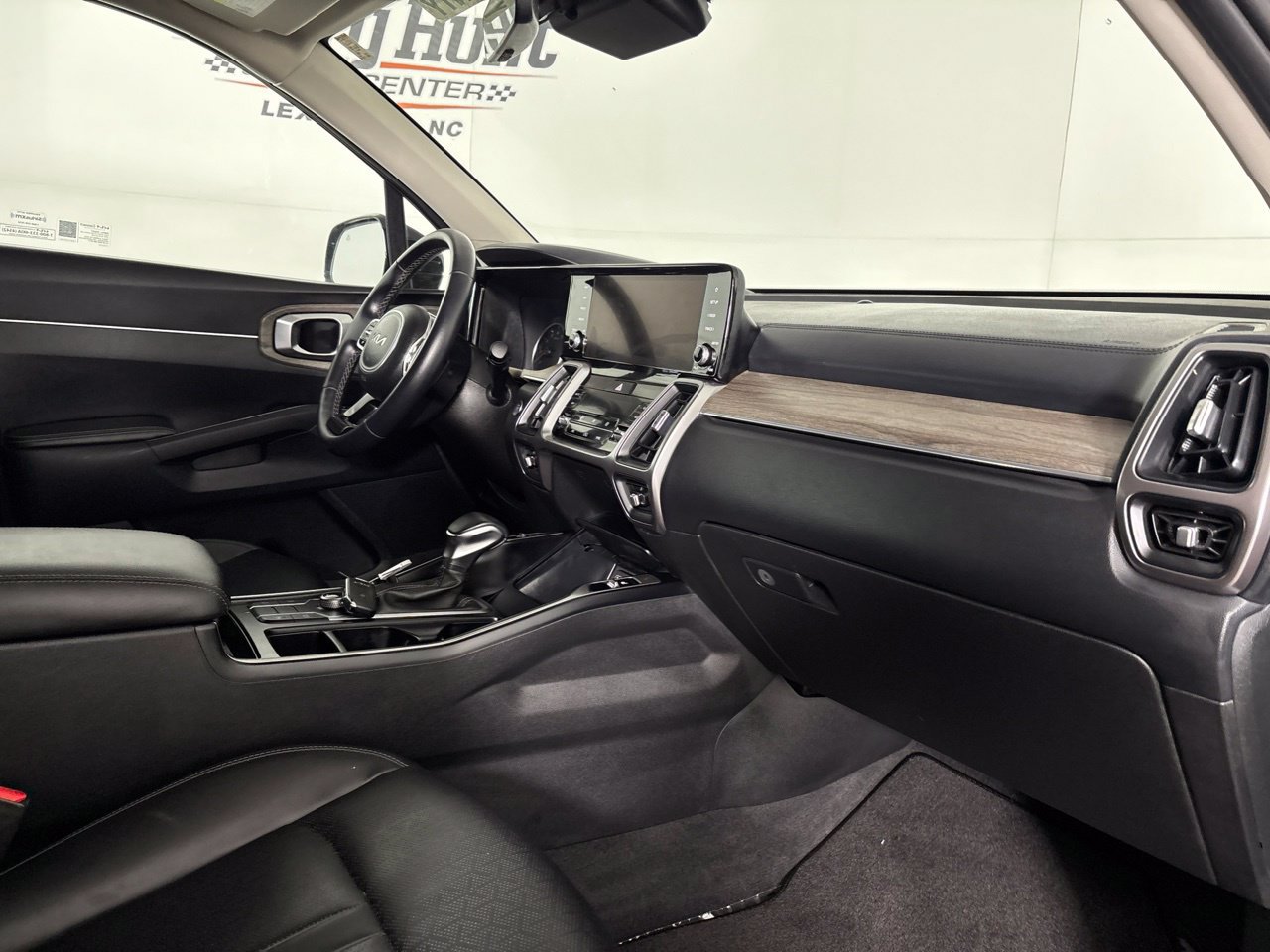 Used 2023 Kia Sorento S w/ Panoramic Sunroof Package AWD/4WD image 33