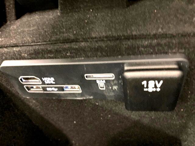 Used 2018 Land Rover Range Rover Velar R-Dynamic SE image 24