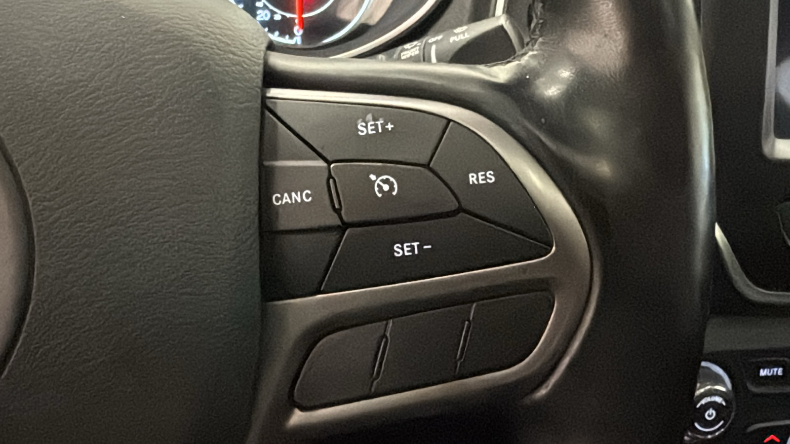 Used 2021 Jeep Cherokee Latitude Lux w/ Sun & Sound Group AWD/4WD image 14