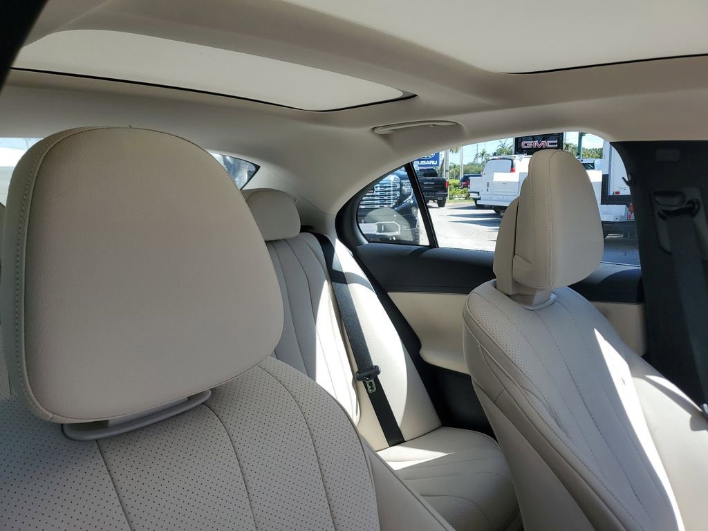 Used 2025 Mercedes-Benz E 350 4MATIC Sedan image 25