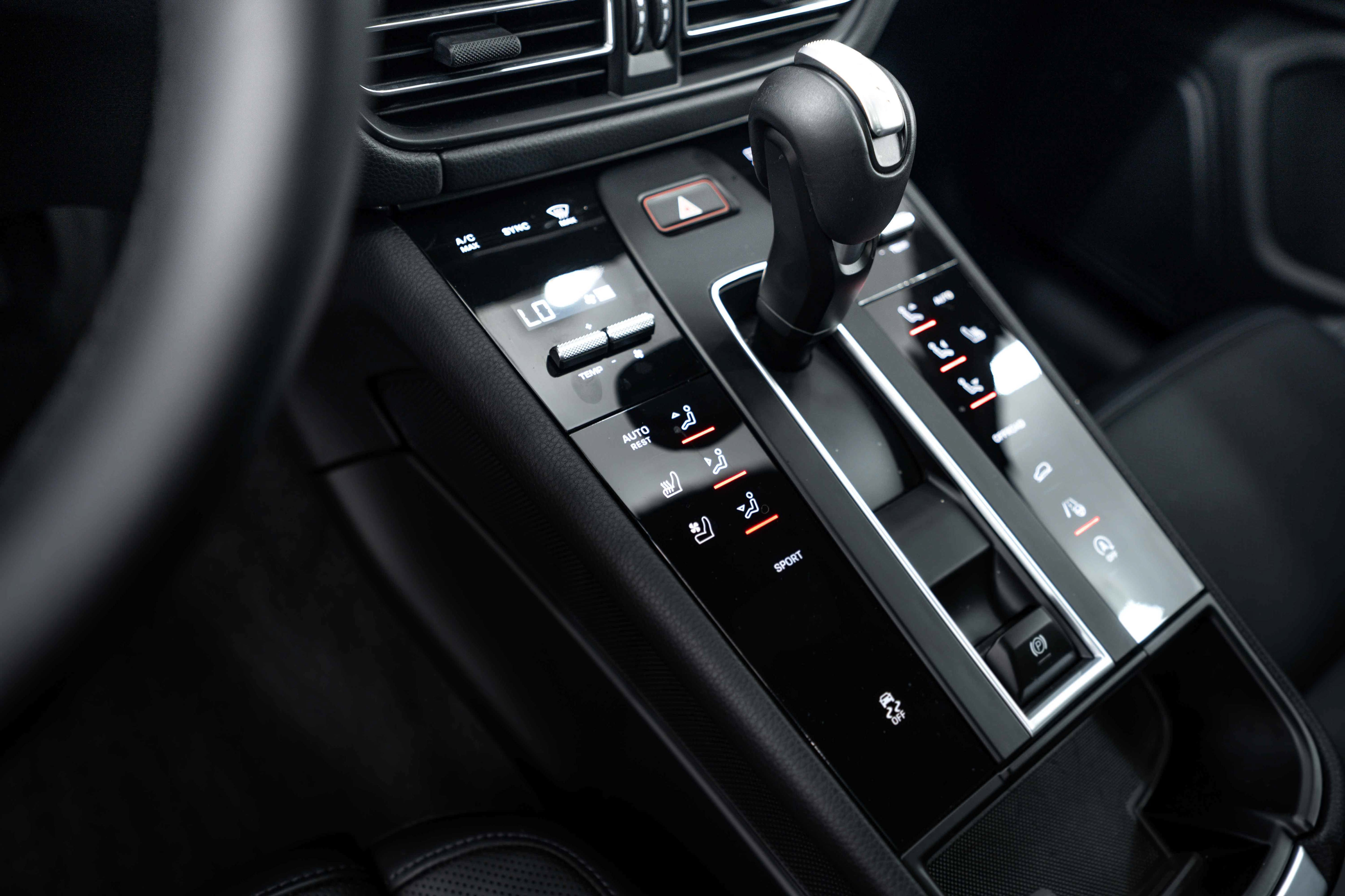 Certified 2026 Porsche Macan AWD/4WD image 16