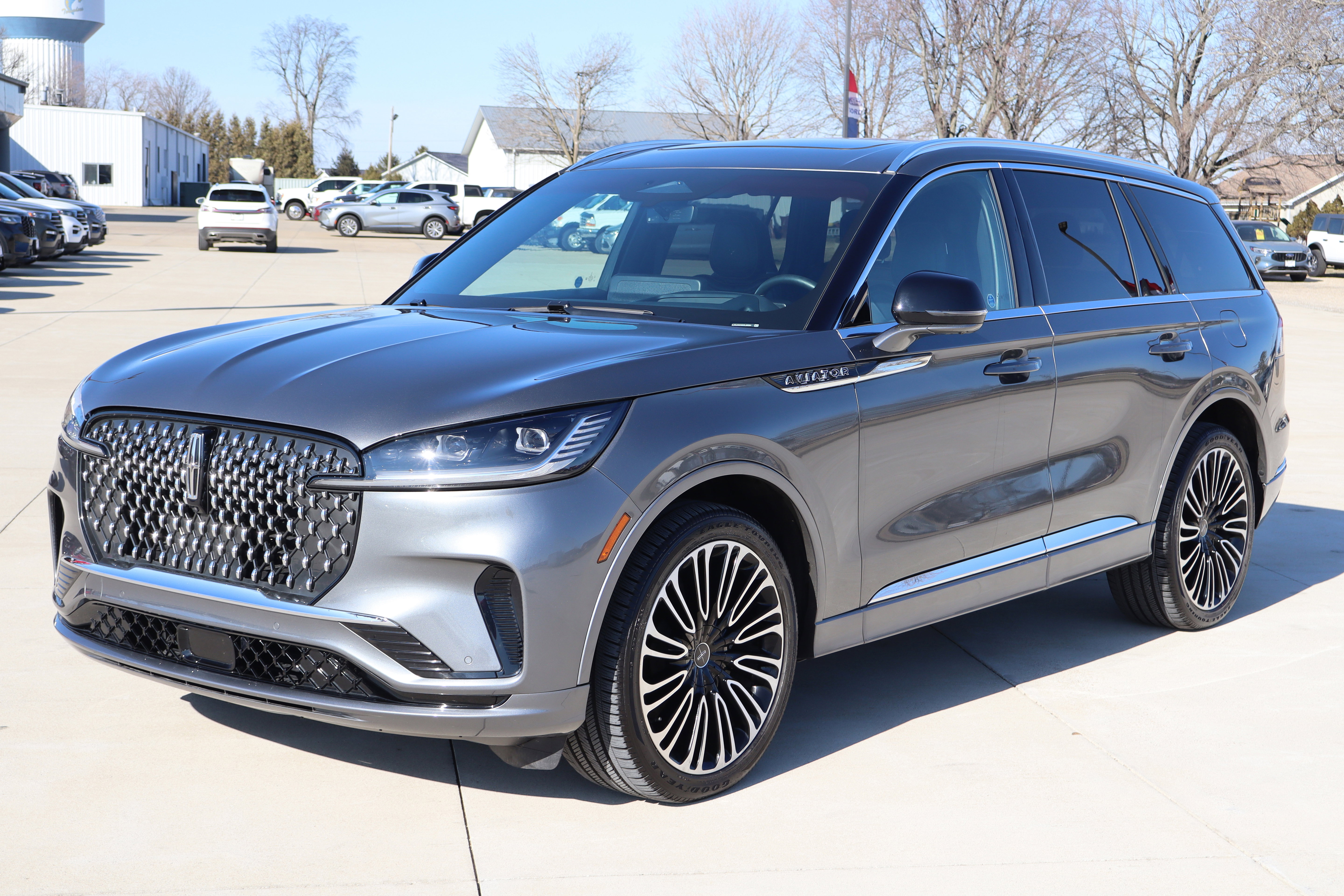 Used 2025 Lincoln Aviator Black Label AWD/4WD image 2