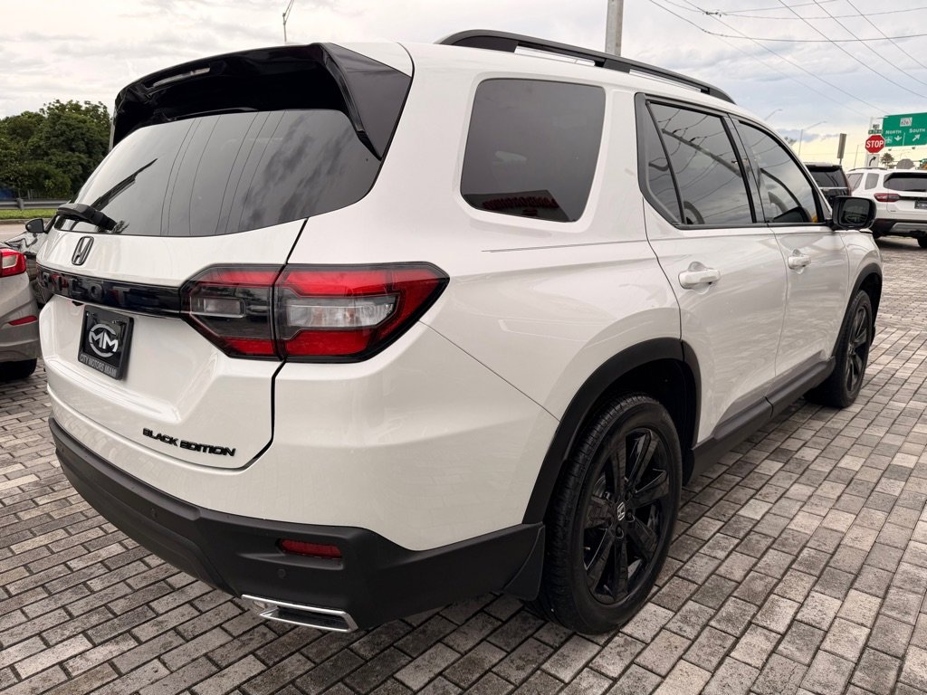 Used 2025 Honda Pilot Black Edition image 10