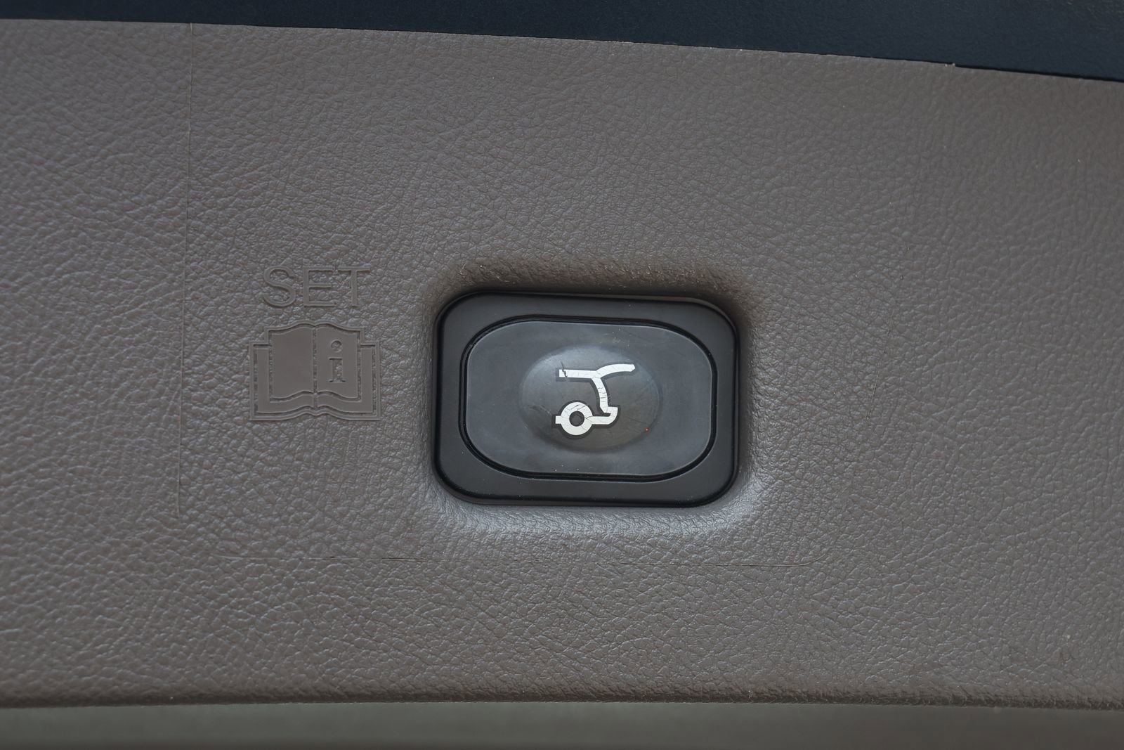 Used 2023 Lincoln Nautilus FWD w/ Premium Package image 35