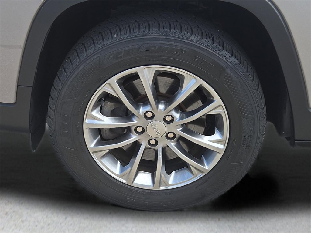 Used 2020 Jeep Cherokee Latitude Plus image 8